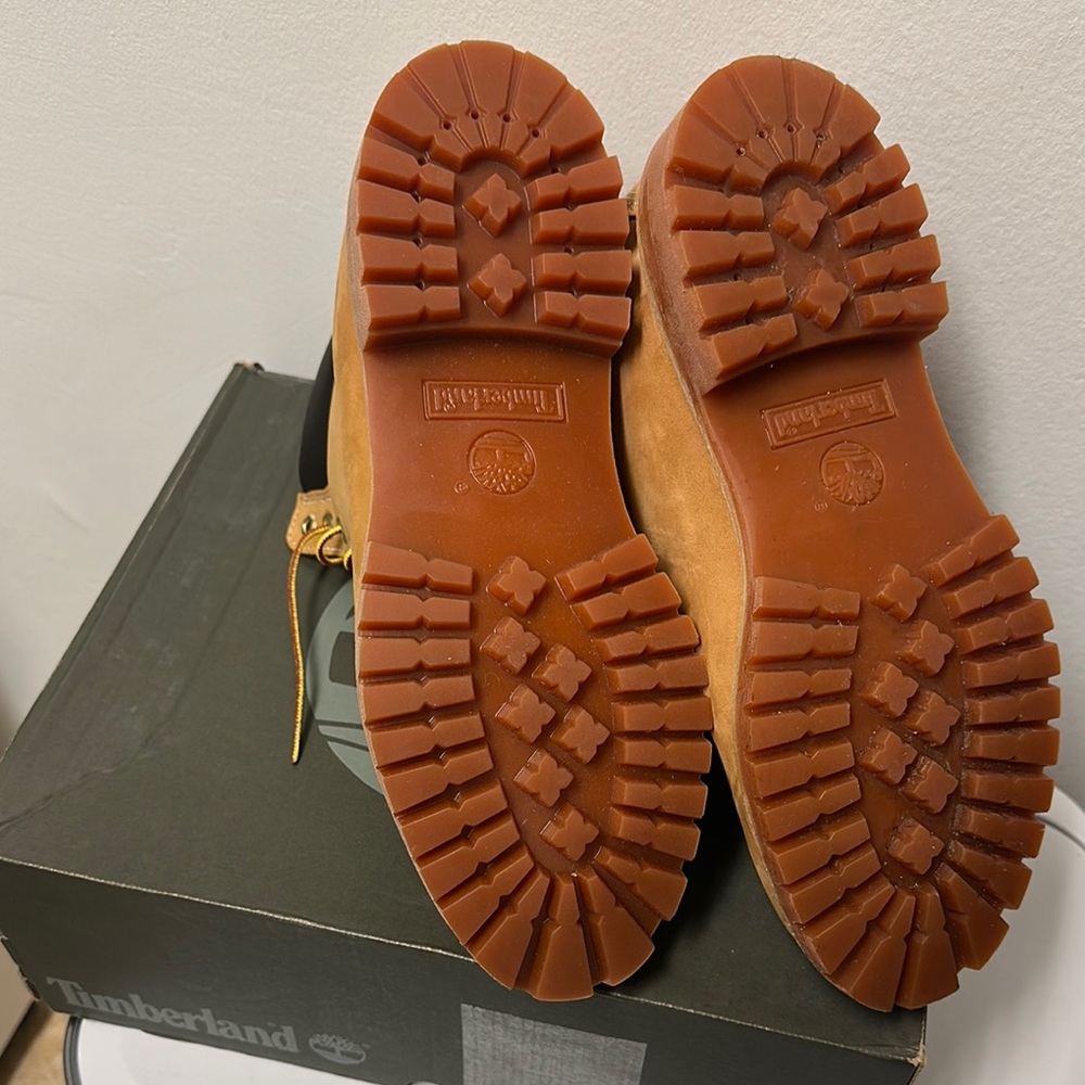 HOST PICK 🎁🎁🛍️ Timberland Tan and Black Ankle Boots with Nubuck Leather. - Picture 10 of 12